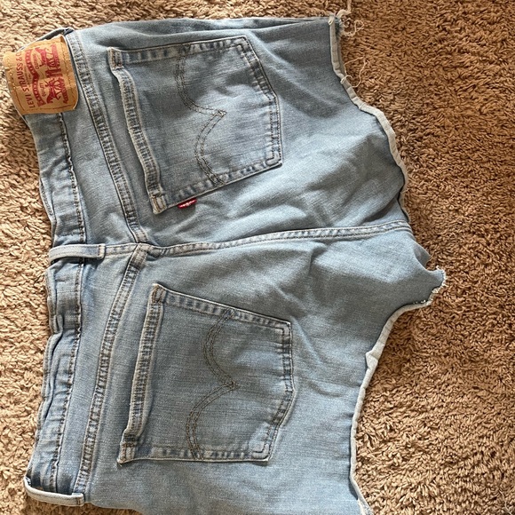LEVIS 34 High Rise Shorts - Picture 6 of 9